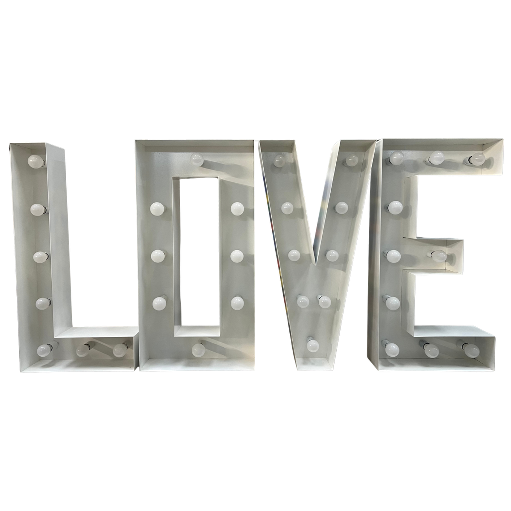 LOVE lumineux en métal blanc sur secteur 