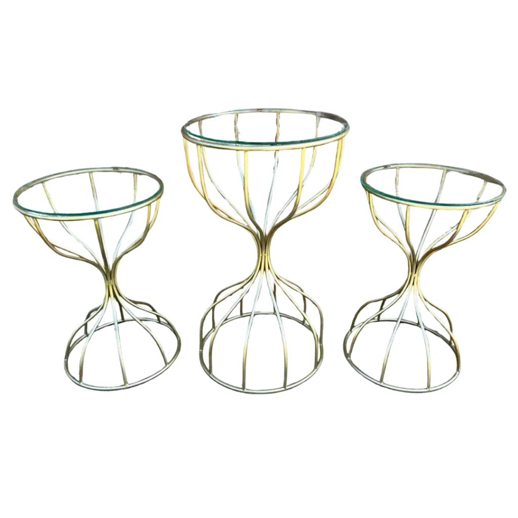 Présentoirs en métal doré trio