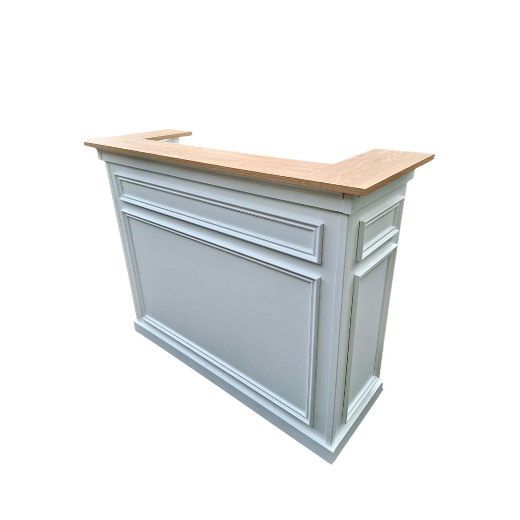 Bar en bois blanc avec moulures