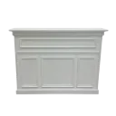 Bar en bois blanc avec moulures trio