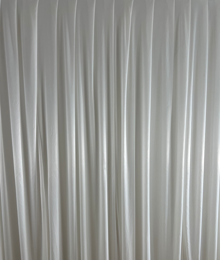 Fond voile plissé satin blanc