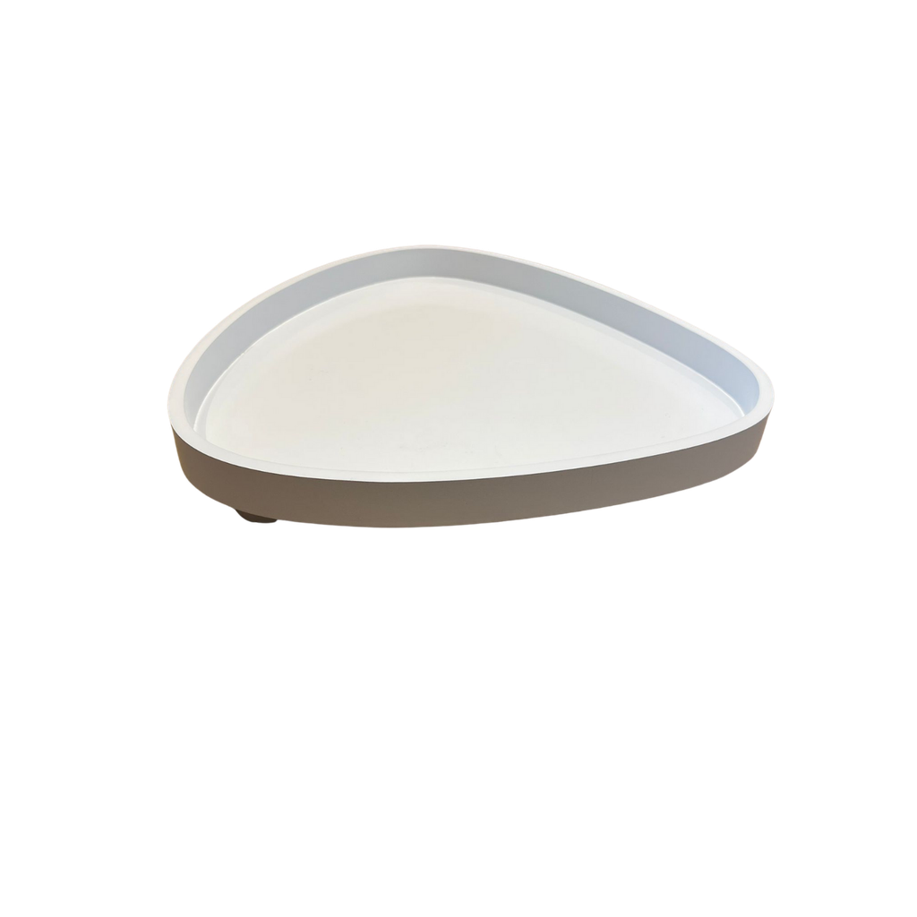 Plateau en bois blanc sur pieds